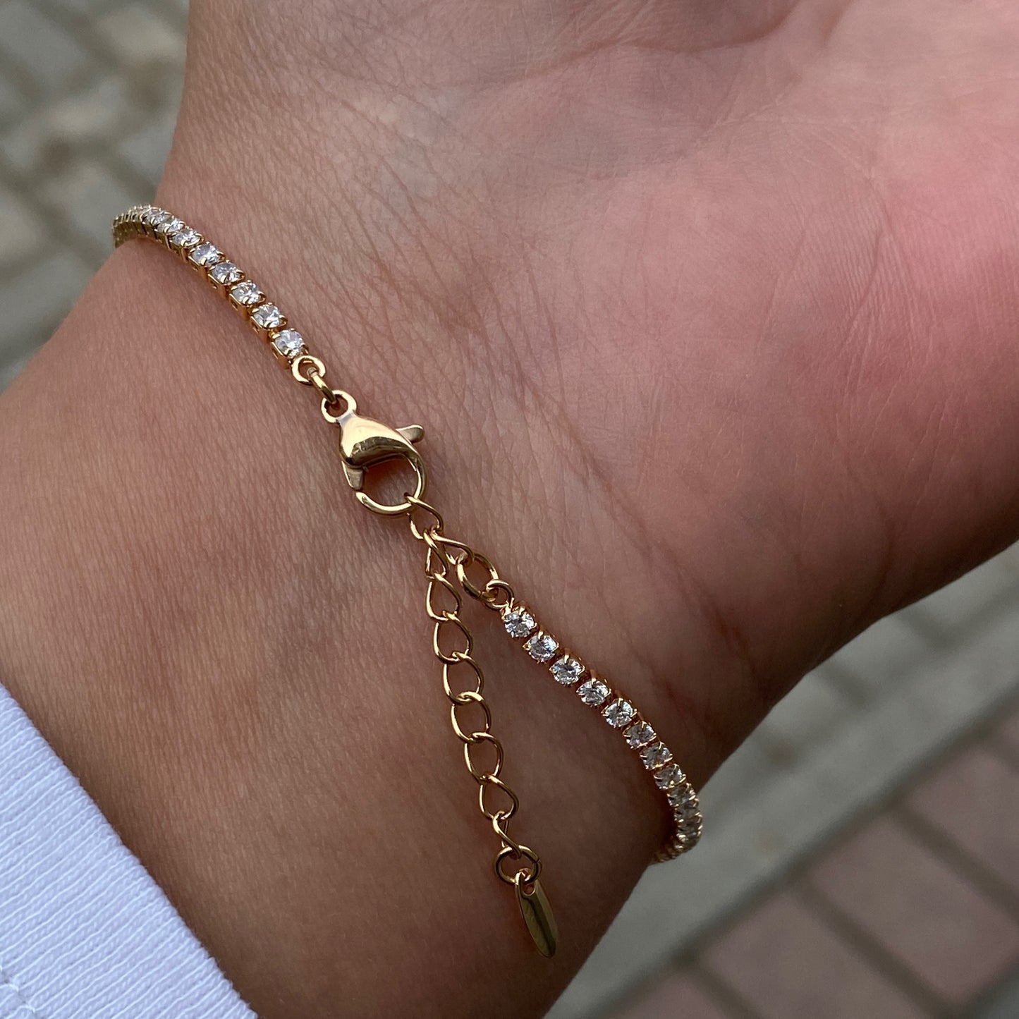 Regulējamā apzeltītā rokassprādze ar cirkoniju