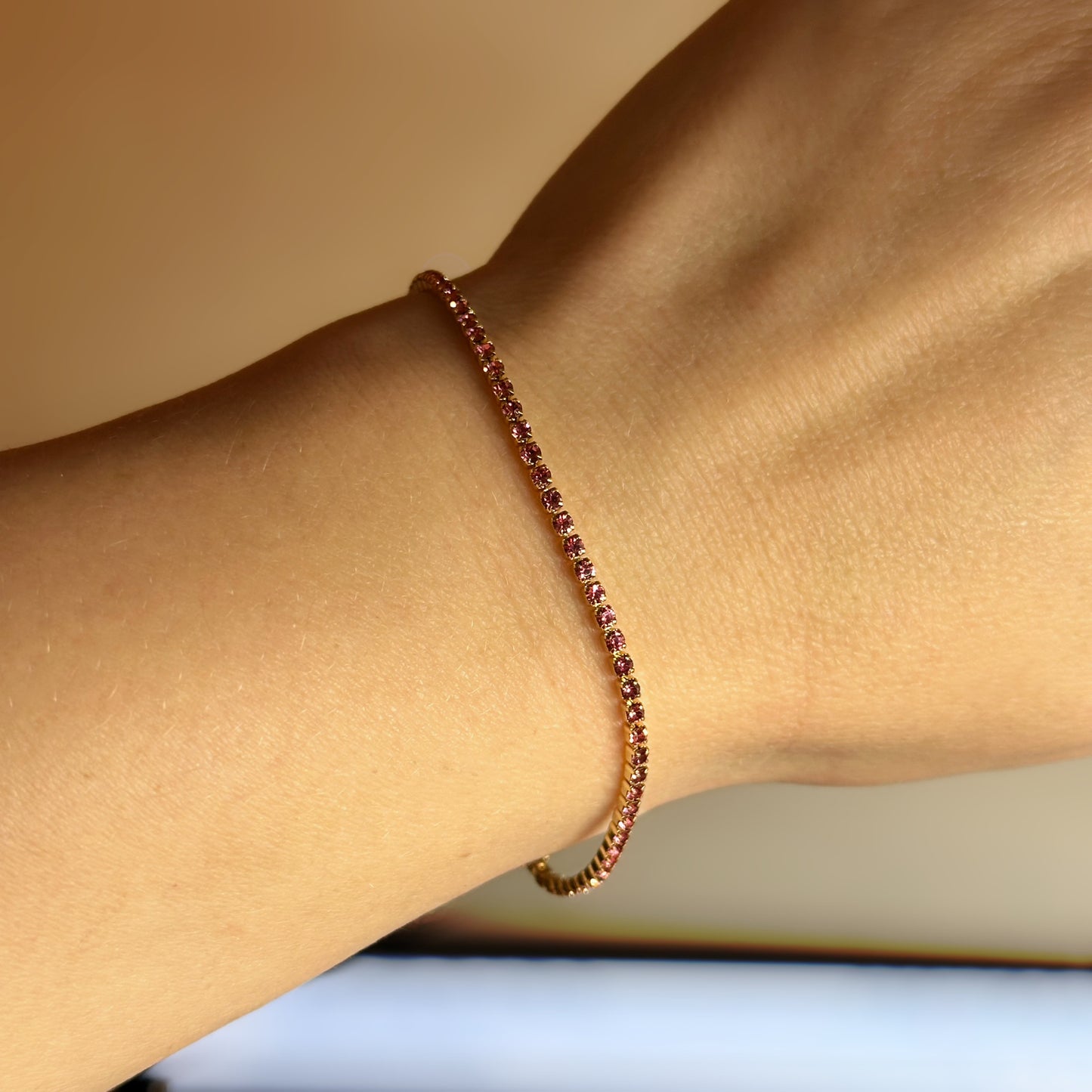 Rose Tennis Slim – apzeltīta rokassprādze ar rozā cirkonijiem