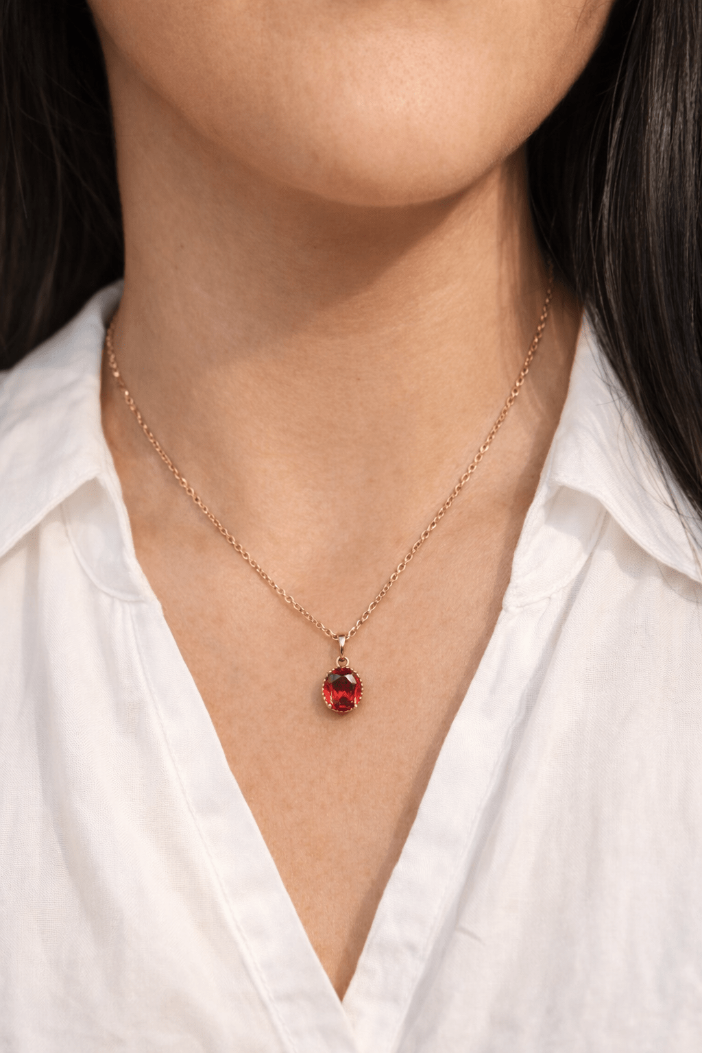 Apzeltīta kaklarota ar sarkanu ovālo kristālu - 18k - apzeltita - rotas