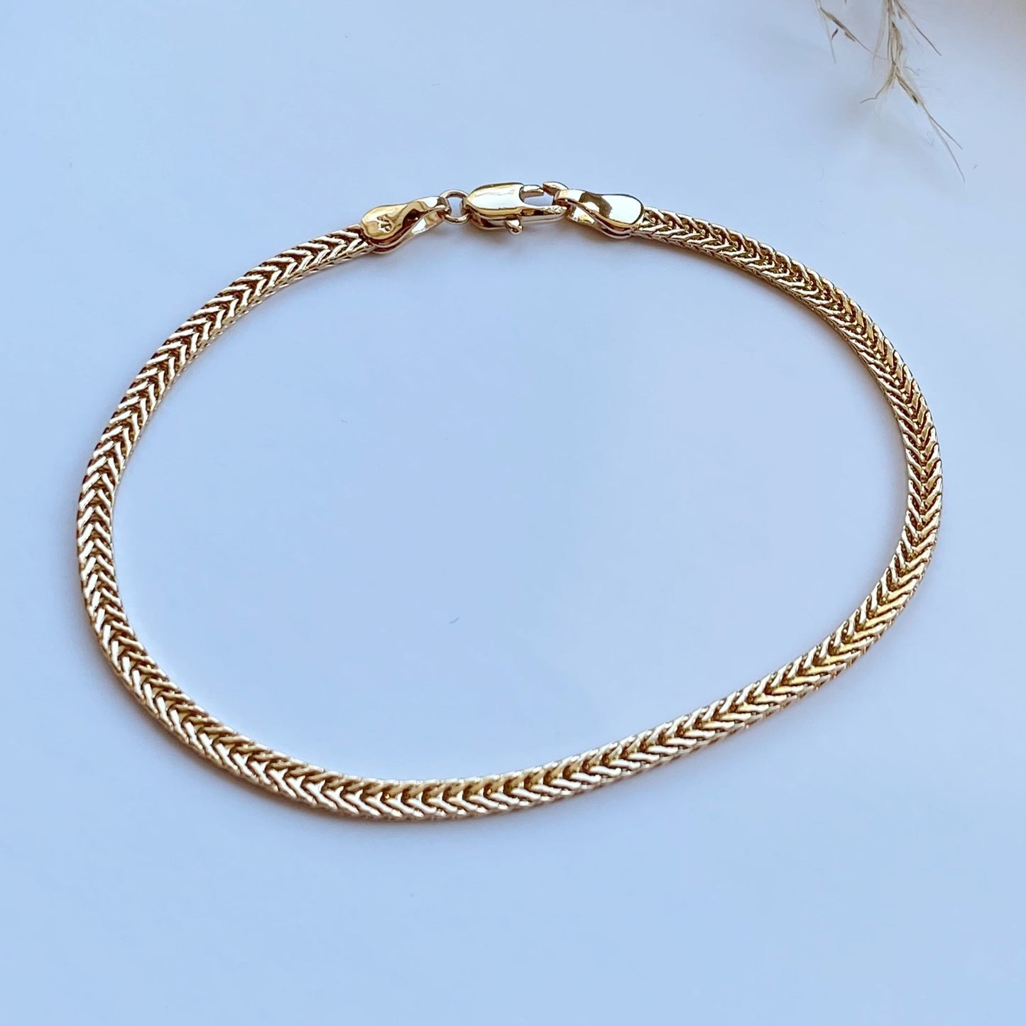 Apzeltīta pinuma rokassprādze 19 cm – apzeltītas rotaslietas | Tavas Rotas