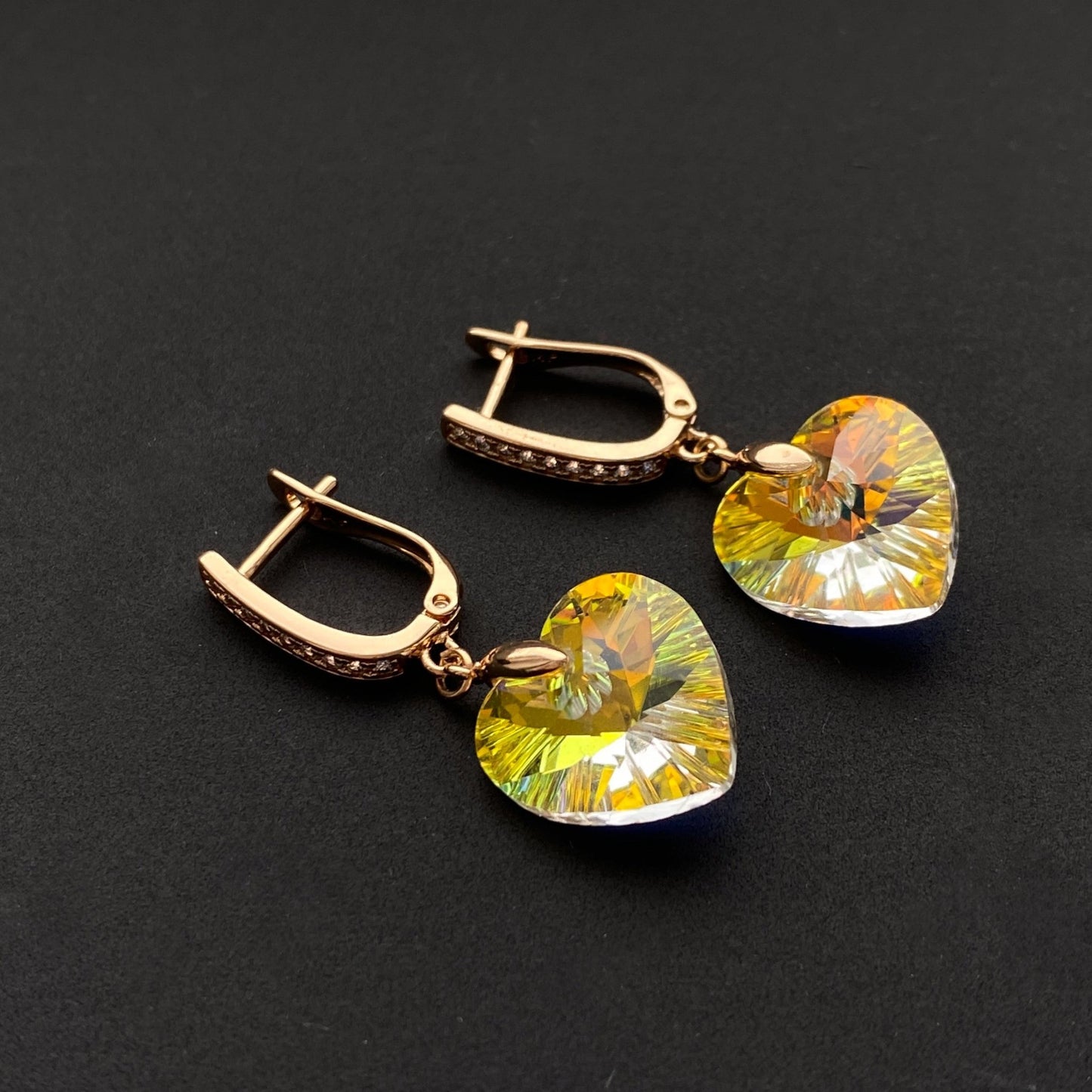 Apzeltīti auskari ar dzeltenu kristāla sirsniņām - 18k - apzeltita - rotas