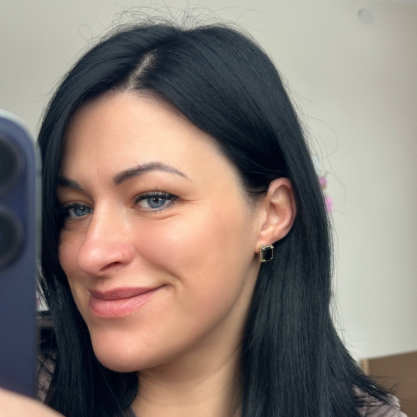 Apzeltīti nagliņu auskari ar melniem cirkonijiem - 18k - apzeltita - rotas