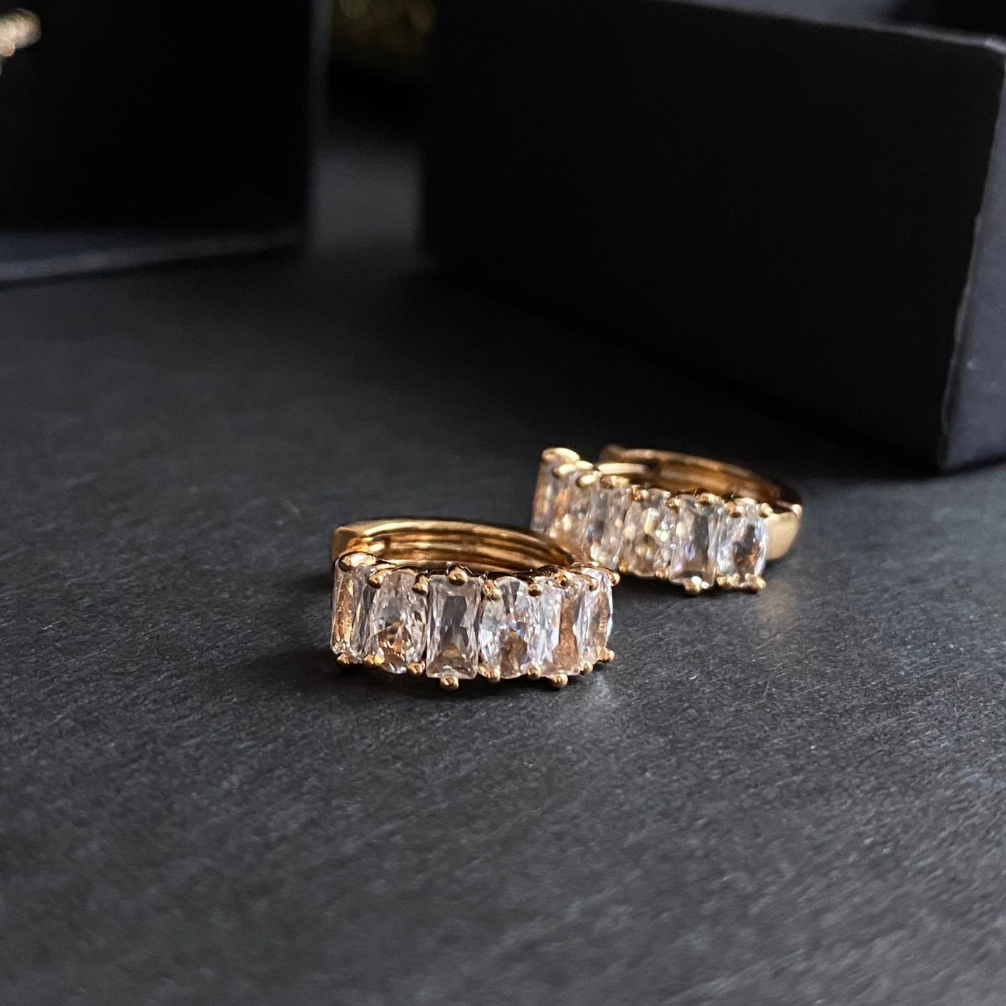 Crystal Line – Apzeltīti auskari ar cirkonijiem – apzeltītas rotaslietas | Tavas Rotas