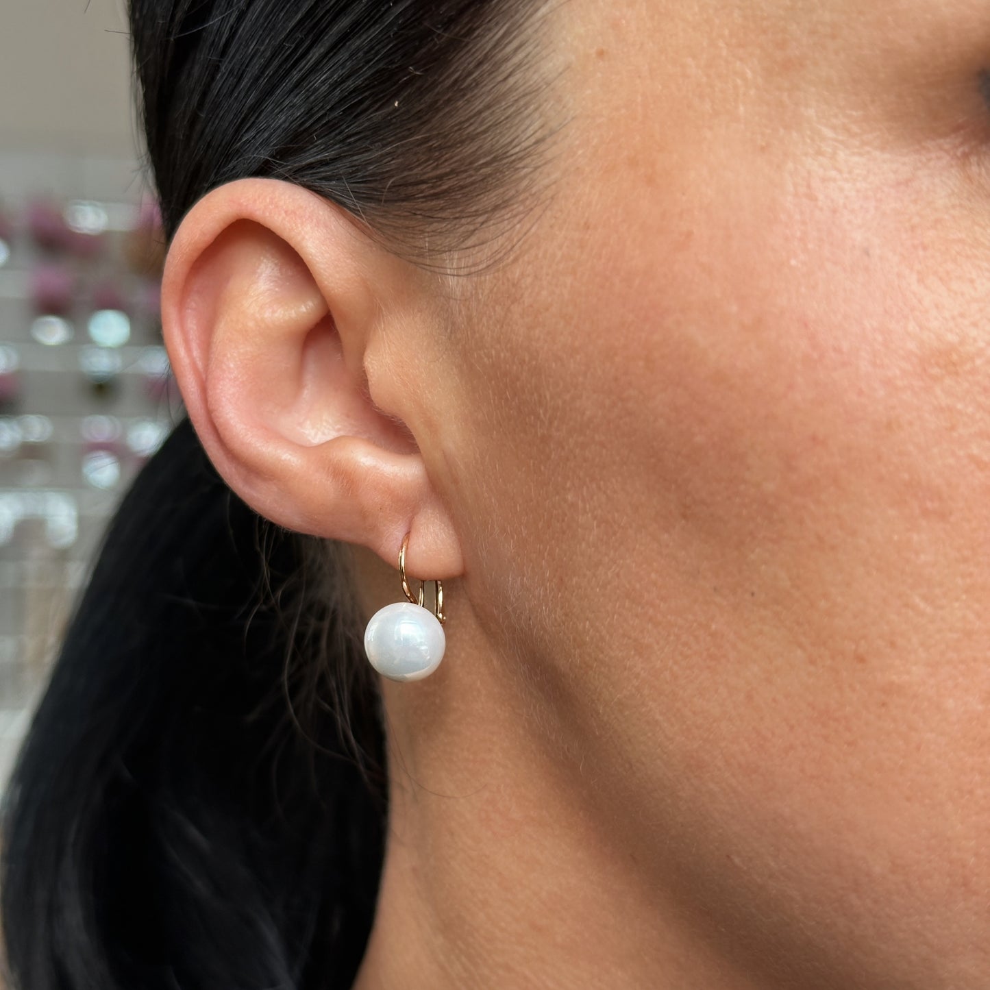 Apzeltīti pērļu auskari ar angļu aizdari