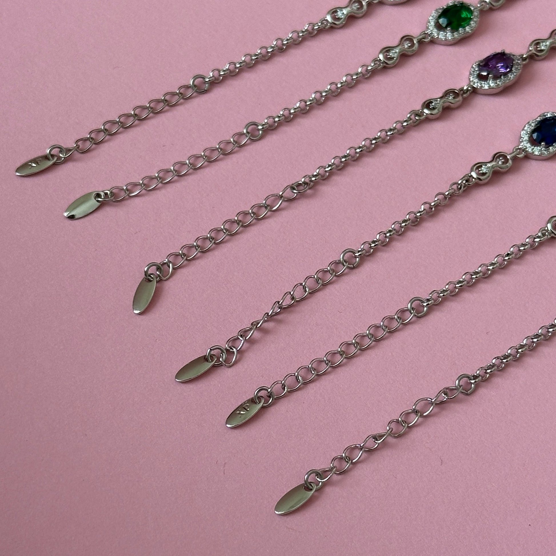 Apsudrabota rokassprādze ar krāsainiem kristāliem - 18k - apzeltita - rotas