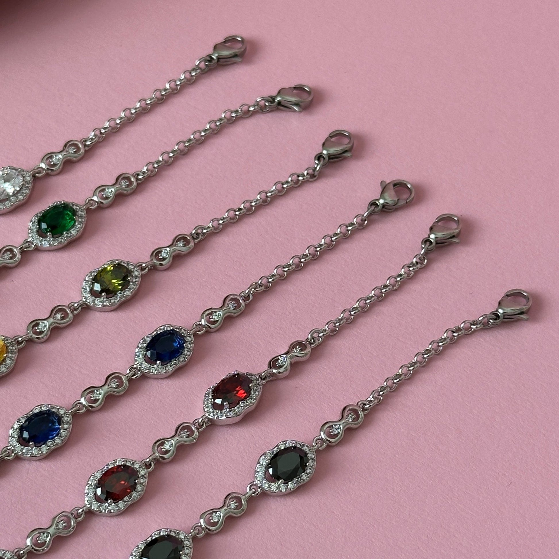 Apsudrabota rokassprādze ar krāsainiem kristāliem - 18k - apzeltita - rotas