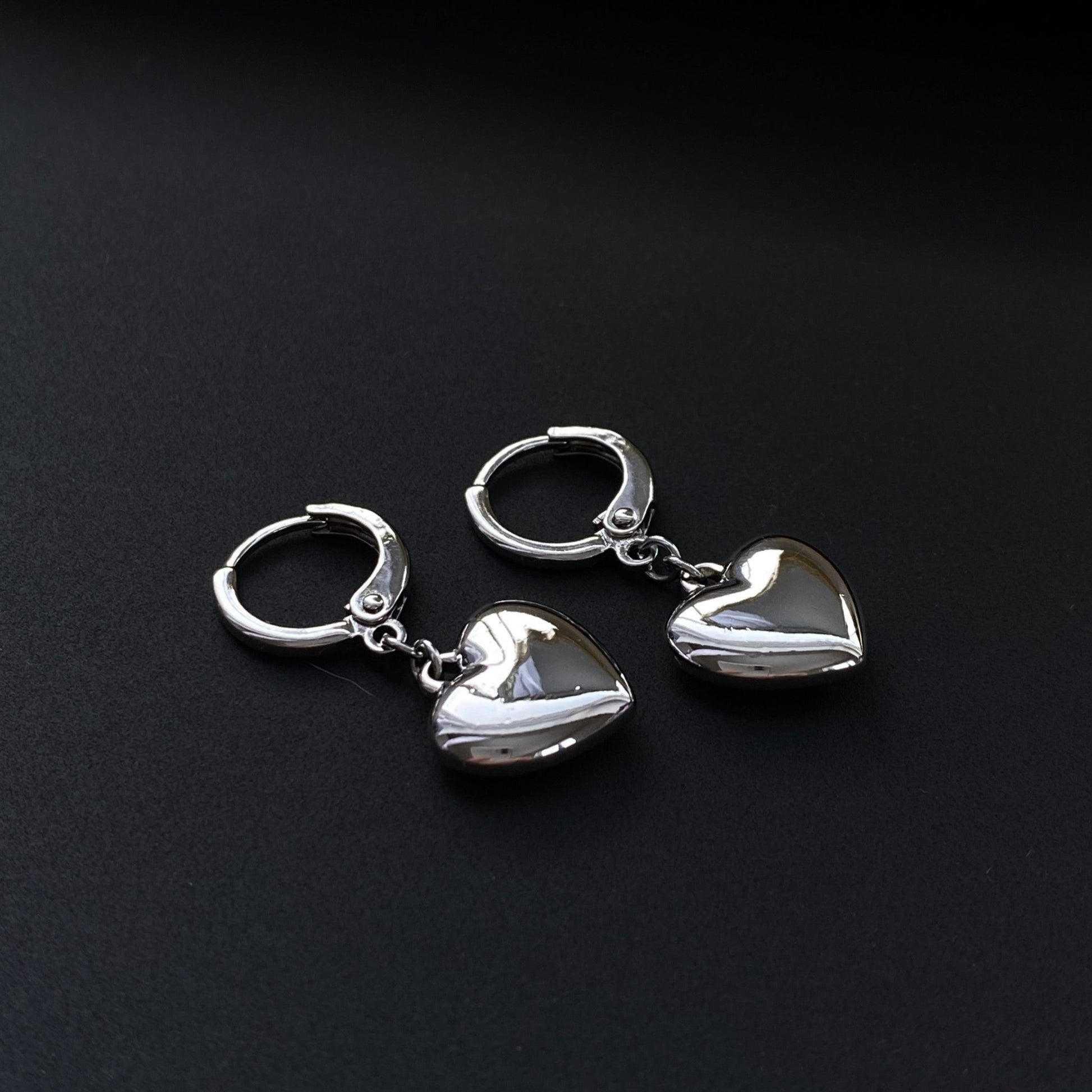 Apsudraboti nokareni auskari ar sirsniņām - 18k - apzeltita - rotas