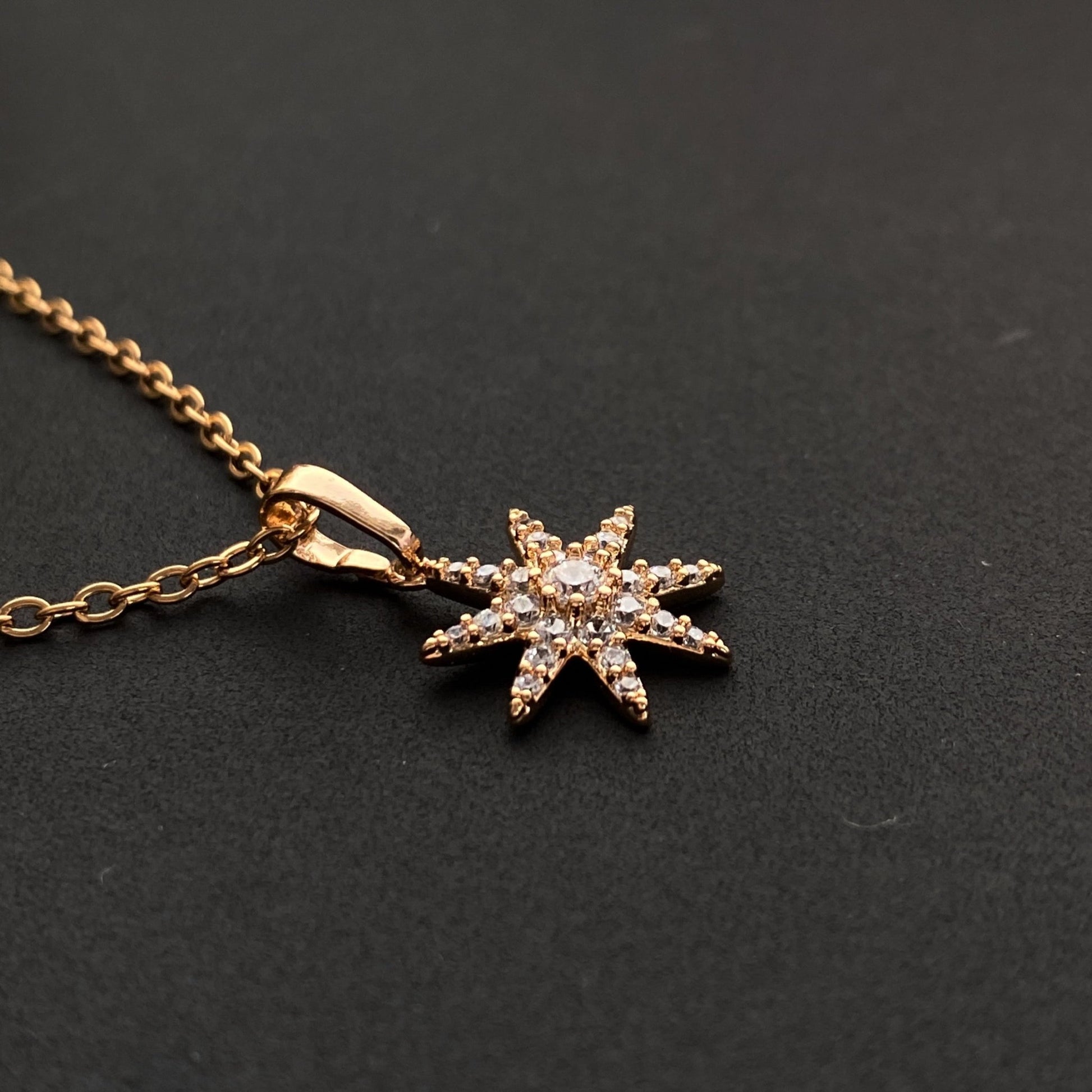 Apzeltīta kaklarota ar zvaigznes kulonu - 18k - apzeltita - rotas