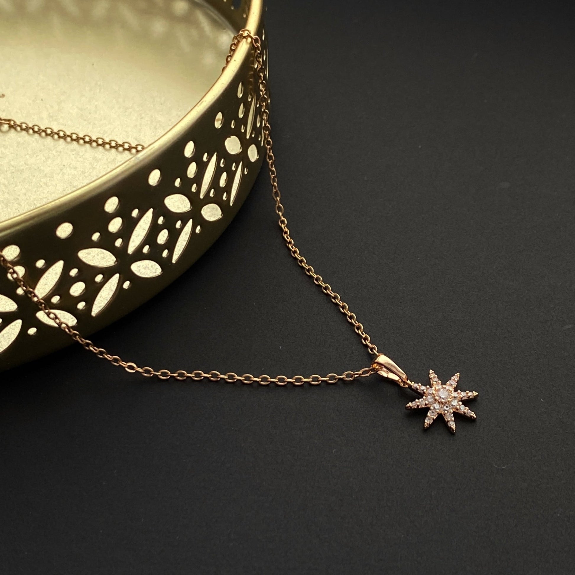 Apzeltīta kaklarota ar zvaigznes kulonu - 18k - apzeltita - rotas