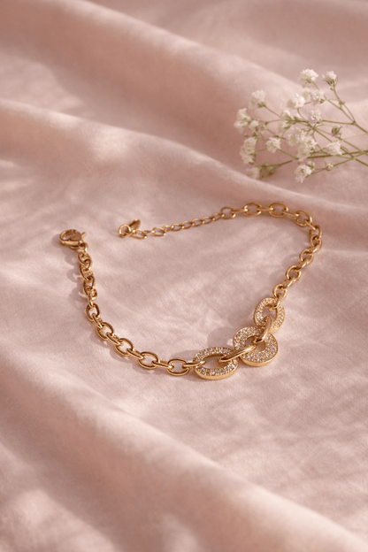 Apzeltīta rokassprādze ar cirkoniju riņķiem - 18k - apzeltita - rotas