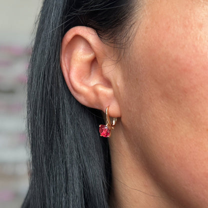 Apzeltīti auskari ar sarkanu cirkoniju un angļu aizdari - 18k - apzeltita - rotas