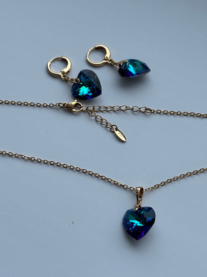 Apzeltīts komplekts ar zilām kristāla sirsniņām - kaklarota un auskari - 18k - apzeltita - rotas