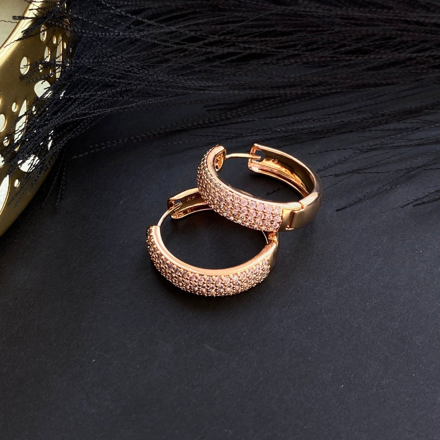  - Glam Pavé – Izteiksmīgi riņķīšu auskari - 4