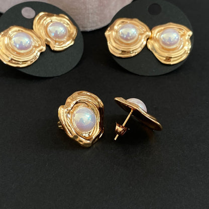 Golden Pearl – Apzeltīti auskari ar pērļu akcentu – apzeltītas rotaslietas | Tavas Rotas