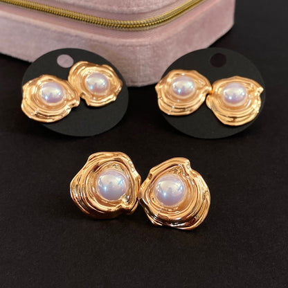 Golden Pearl – Apzeltīti auskari ar pērļu akcentu – apzeltītas rotaslietas | Tavas Rotas