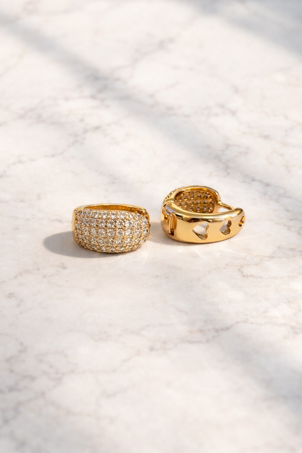 Apzeltīti riņķīši ar cirkonija ieklājumu