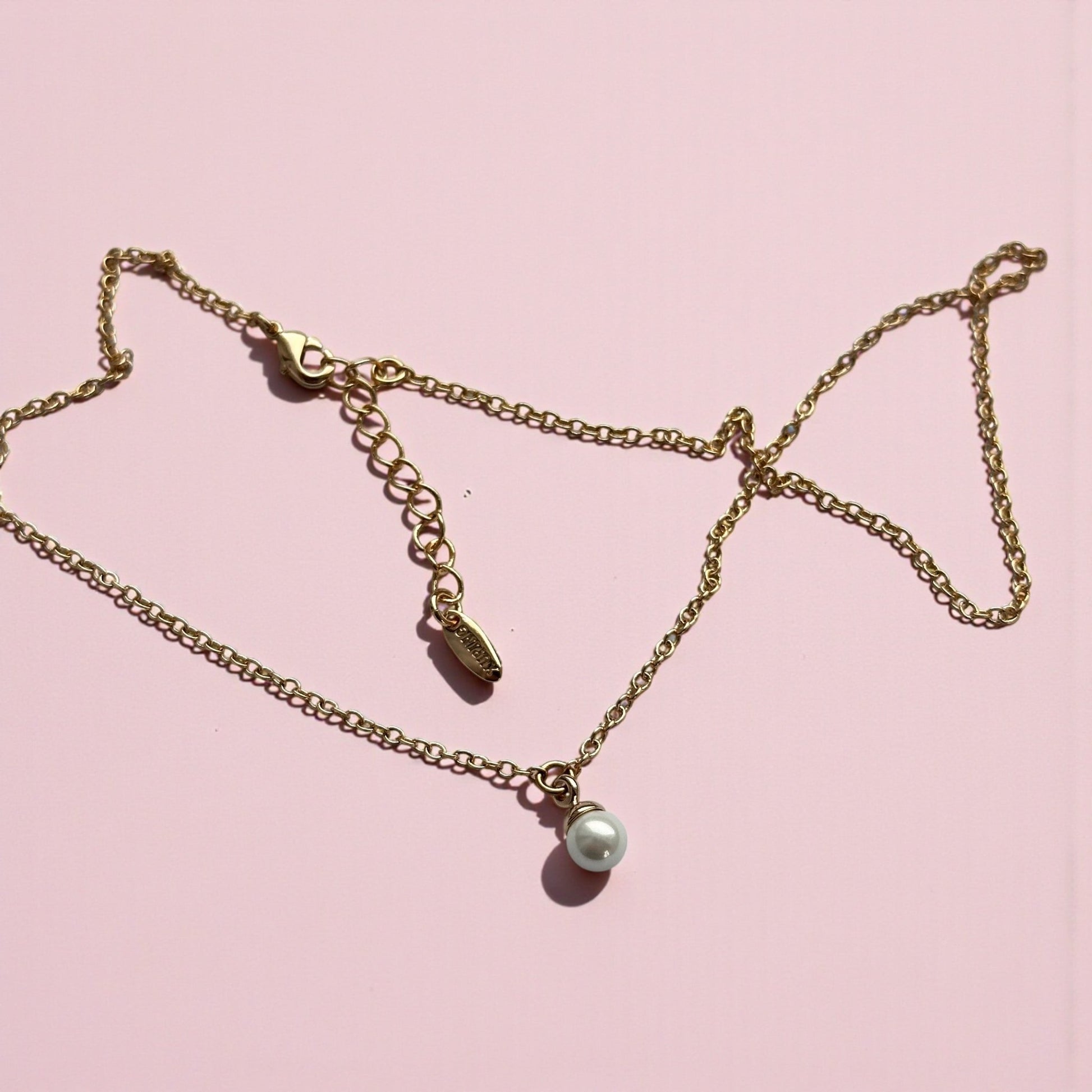 Mini Pearl – Apzeltīta kaklarota ar mazu pērli – apzeltītas rotaslietas | Tavas Rotas