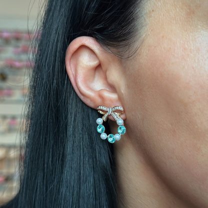 Nagliņu auskari ar bantīti un ziliem kristāliem - 18k - apzeltita - rotas