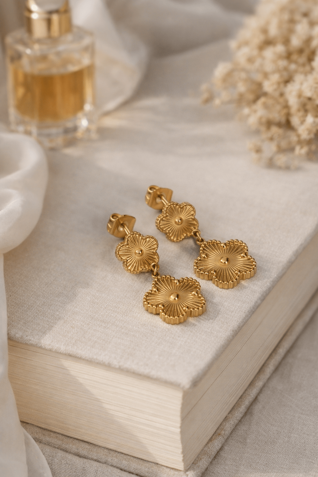 Nerūsējoša tērauda nokareni auskari ar puķītēm - 18k - apzeltita - rotas