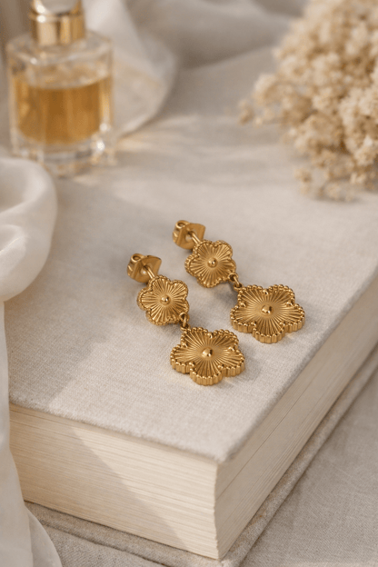 Nerūsējoša tērauda nokareni auskari ar puķītēm - 18k - apzeltita - rotas