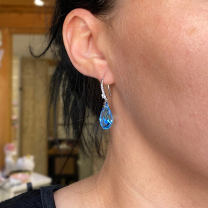 Nokareni auskari ar zilu kristālu – apzeltītas rotaslietas | Tavas Rotas