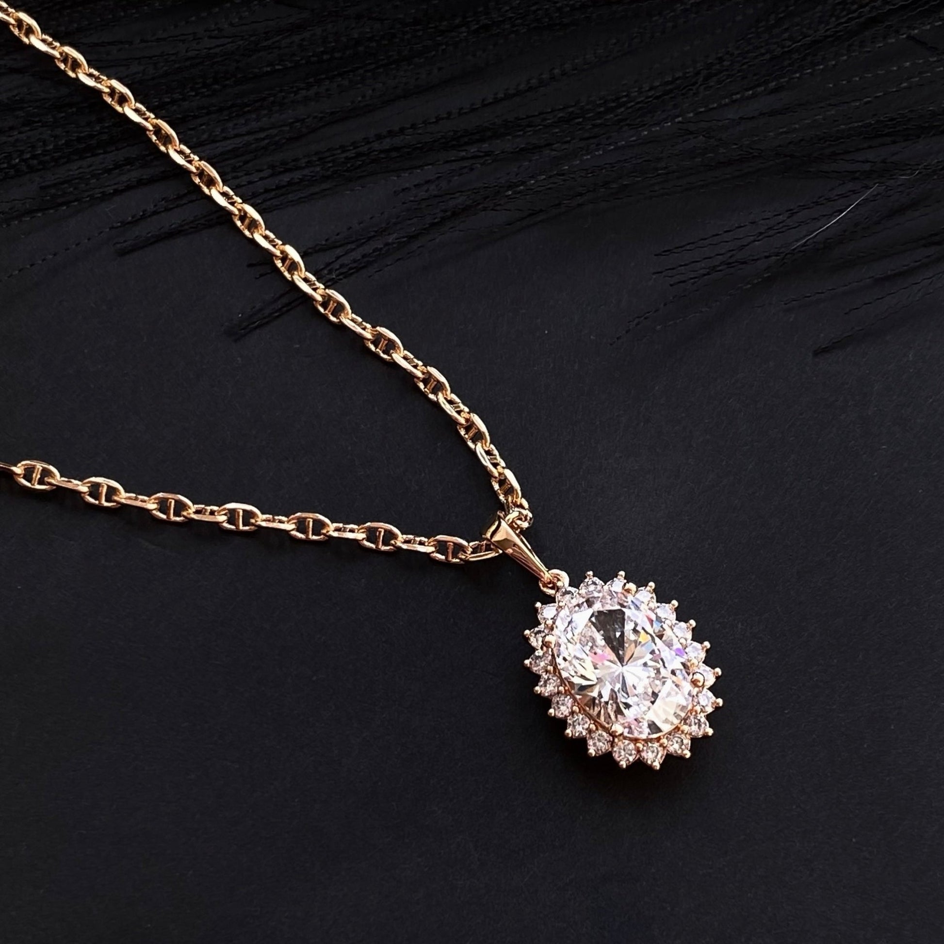  - Royal Shine – Grezna kaklarota ar ovālu kristāla kulonu - 3