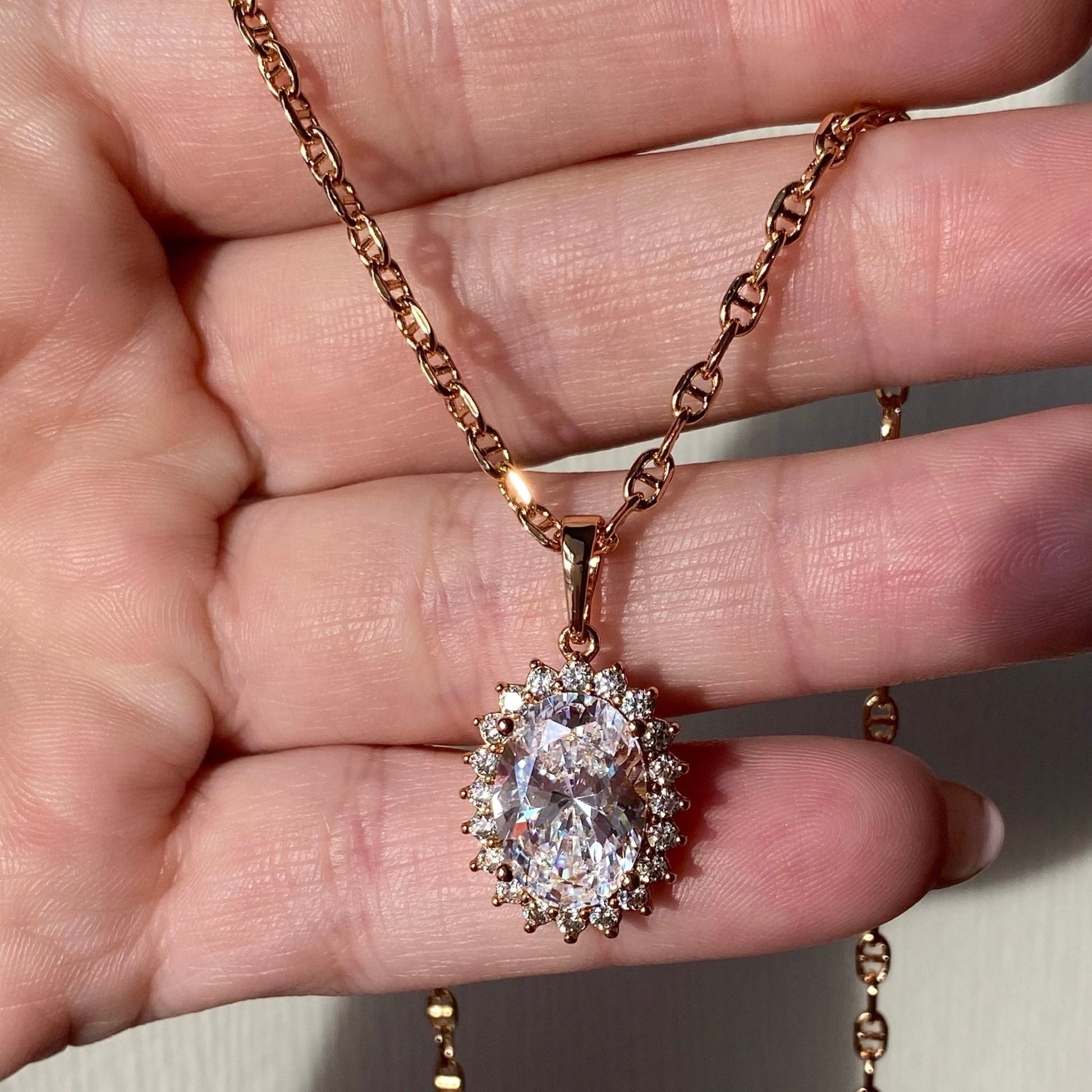  - Royal Shine – Grezna kaklarota ar ovālu kristāla kulonu - 5